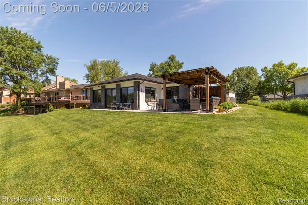 3378 Kingsway Drive Highland Charter Township, MI 48356