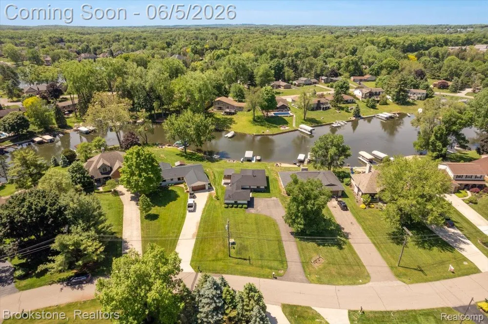 3378 Kingsway Drive Highland Charter Township, MI 48356