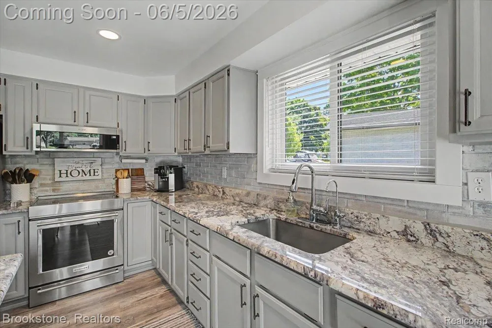 3378 Kingsway Drive Highland Charter Township, MI 48356
