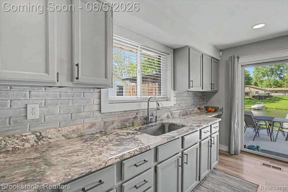 3378 Kingsway Drive Highland Charter Township, MI 48356