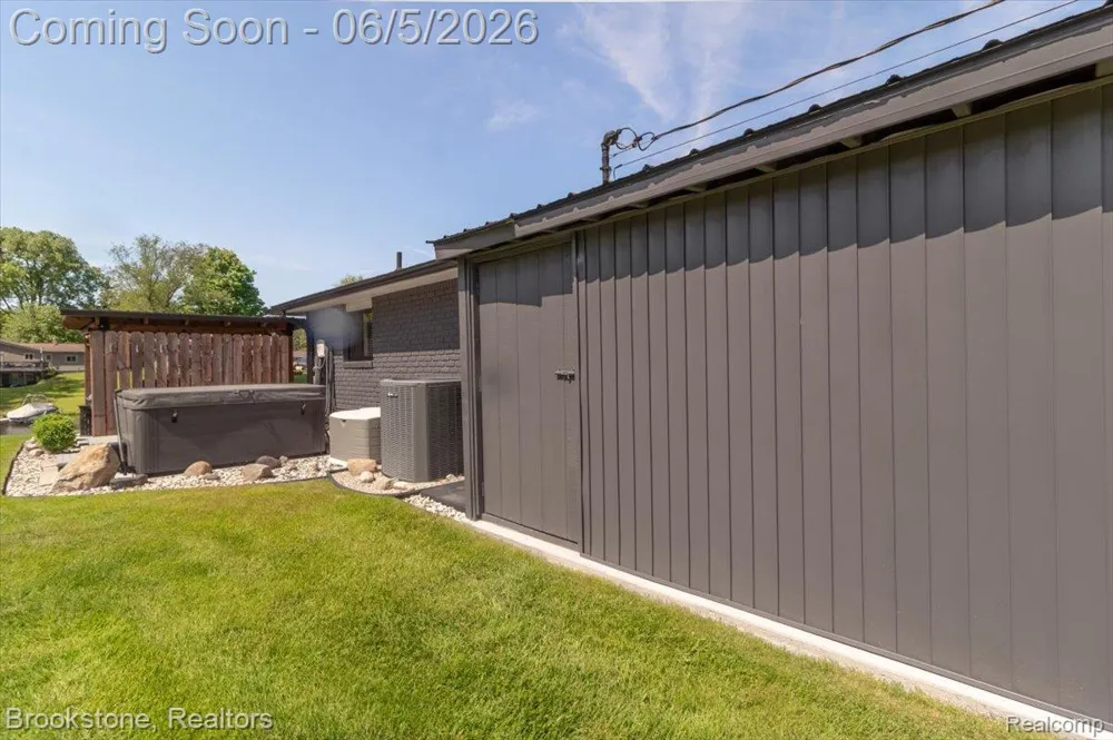 3378 Kingsway Drive Highland Charter Township, MI 48356