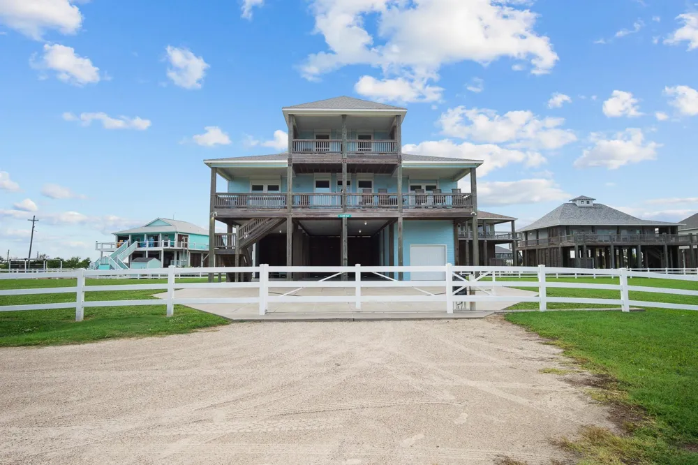 810 4th Street Port Bolivar, TX 77650