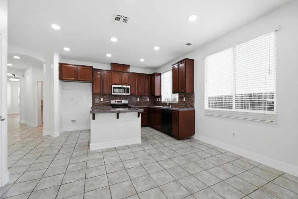 9400 Trolio Way Elk Grove, CA 95624