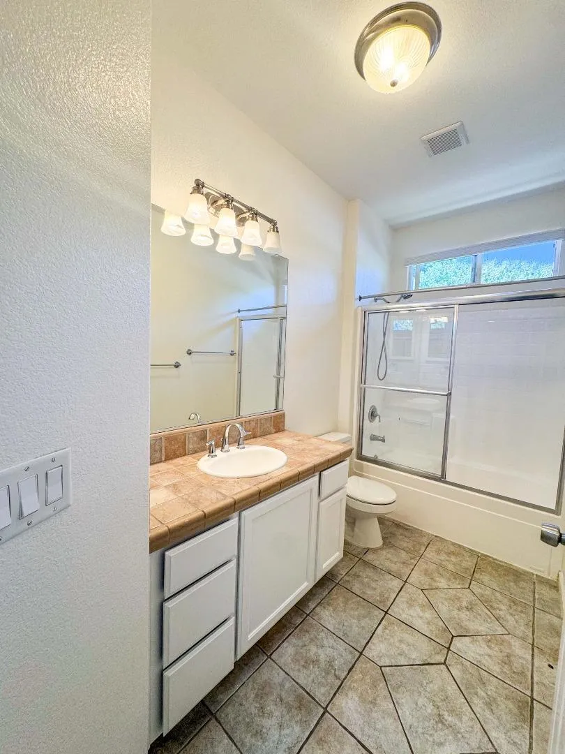 9400 Trolio Way Elk Grove, CA 95624