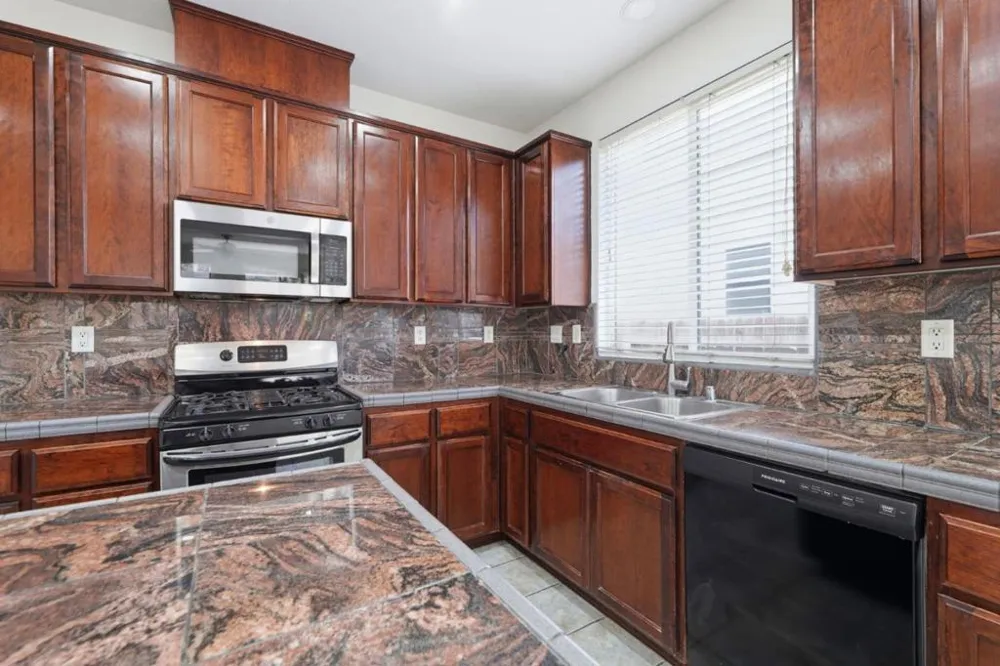 9400 Trolio Way Elk Grove, CA 95624