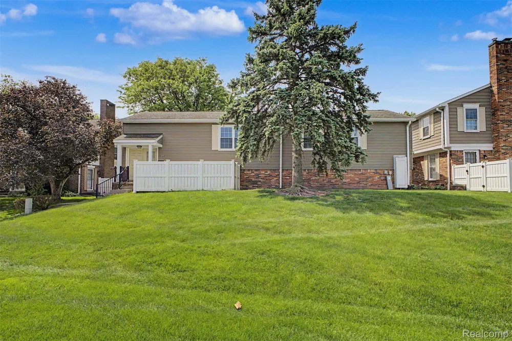 20872 E Glen Haven Circle #30 Northville City, MI 48167