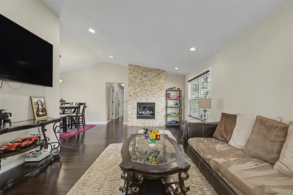 20872 E Glen Haven Circle #30 Northville City, MI 48167