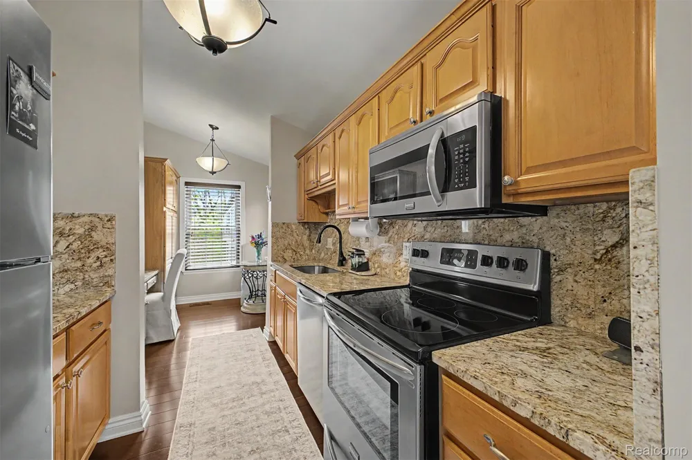 20872 E Glen Haven Circle #30 Northville City, MI 48167