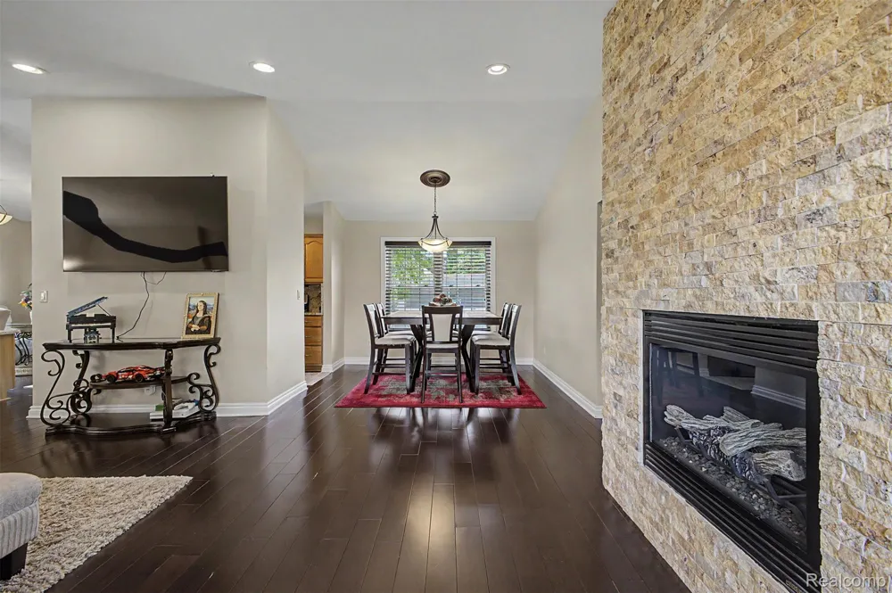 20872 E Glen Haven Circle #30 Northville City, MI 48167