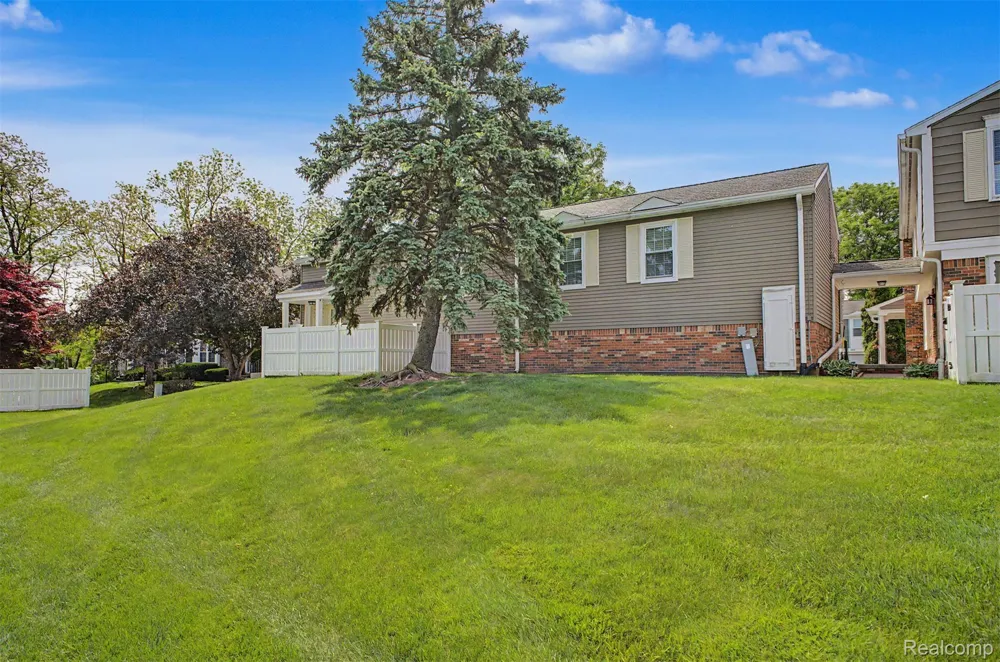20872 E Glen Haven Circle #30 Northville City, MI 48167