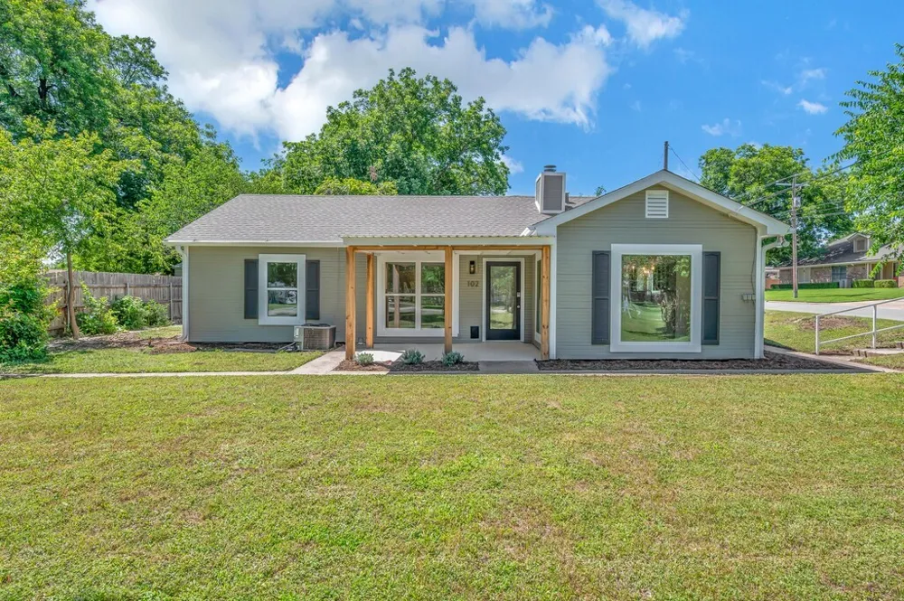 102 S Avenue Q Clifton, TX 76634