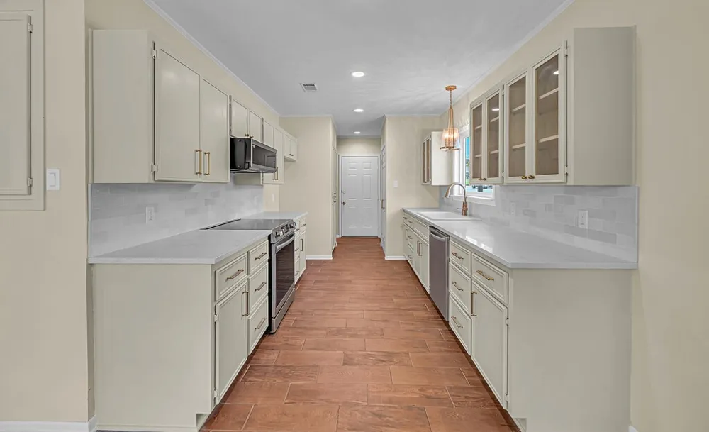 102 S Avenue Q Clifton, TX 76634