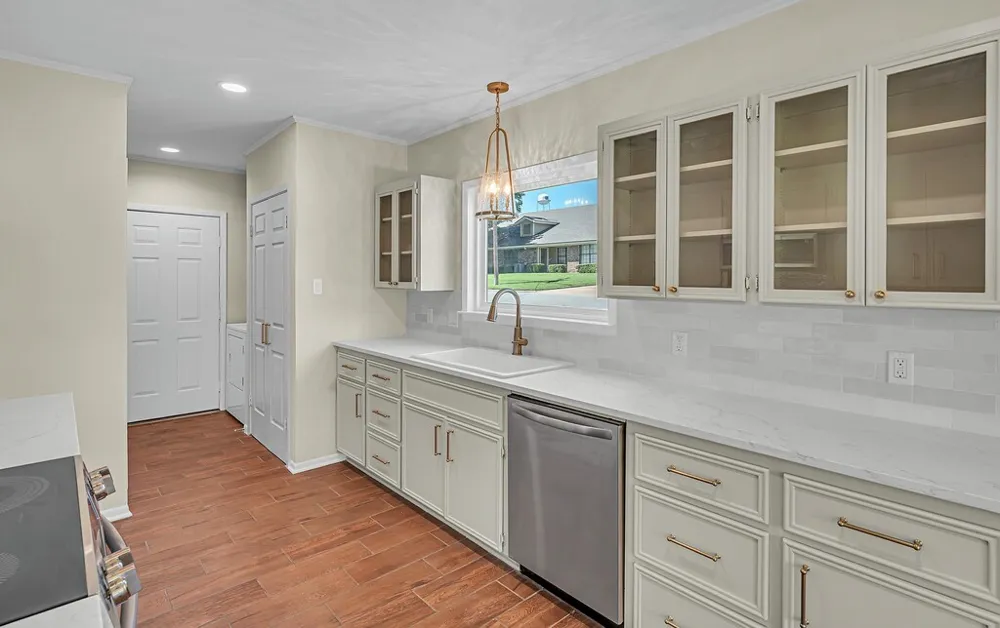 102 S Avenue Q Clifton, TX 76634