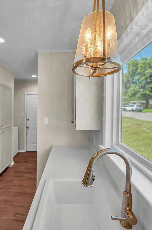 102 S Avenue Q Clifton, TX 76634
