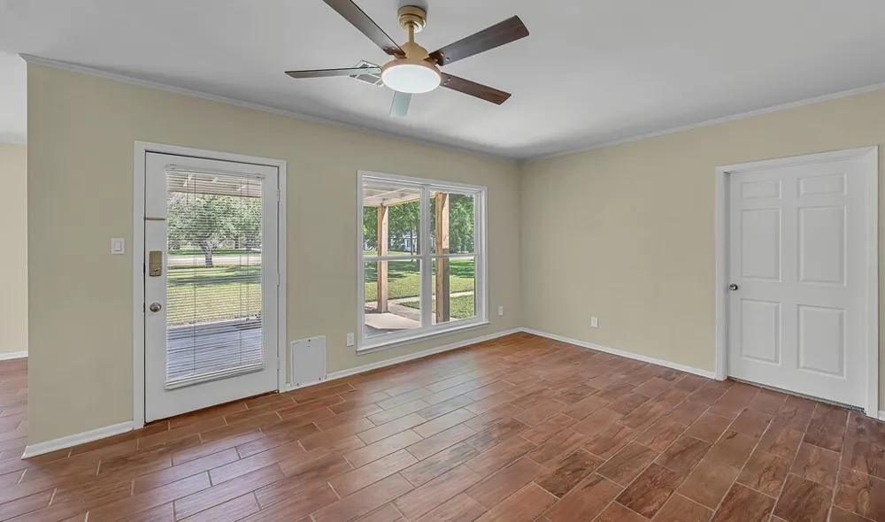 102 S Avenue Q Clifton, TX 76634