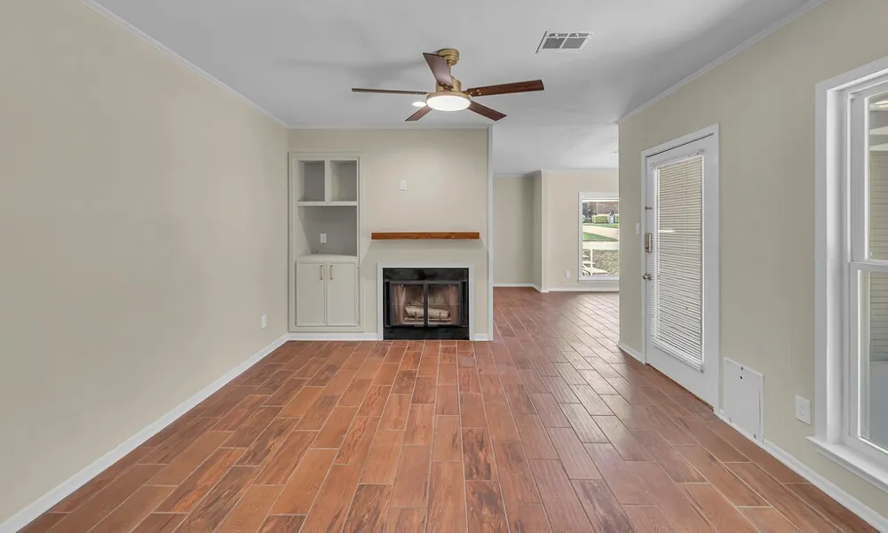 102 S Avenue Q Clifton, TX 76634