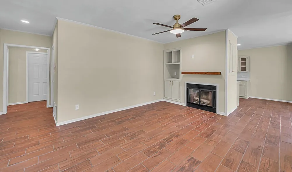 102 S Avenue Q Clifton, TX 76634