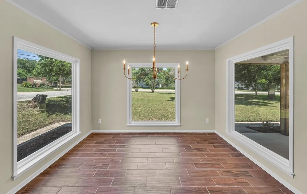 102 S Avenue Q Clifton, TX 76634