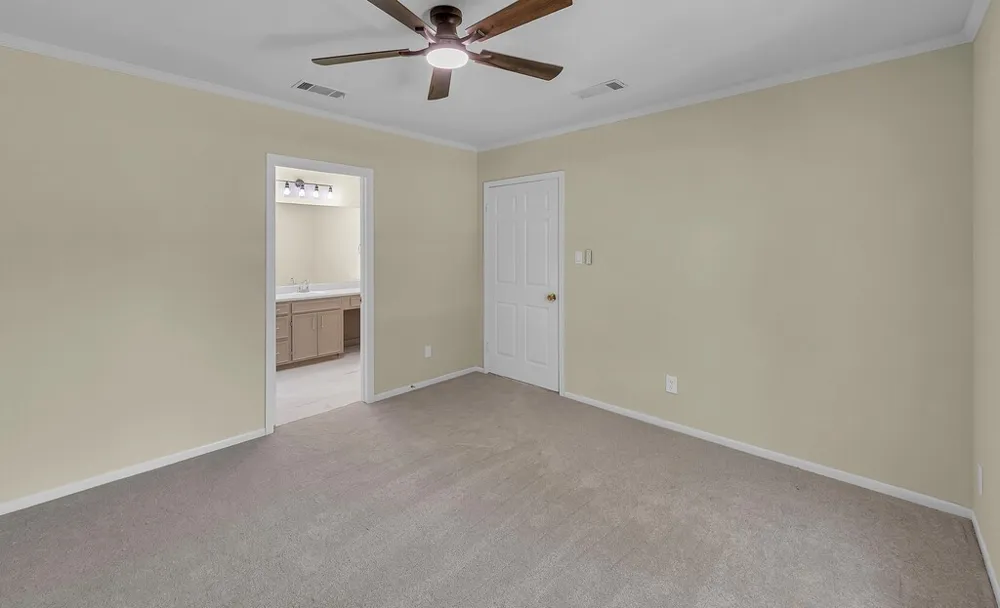 102 S Avenue Q Clifton, TX 76634
