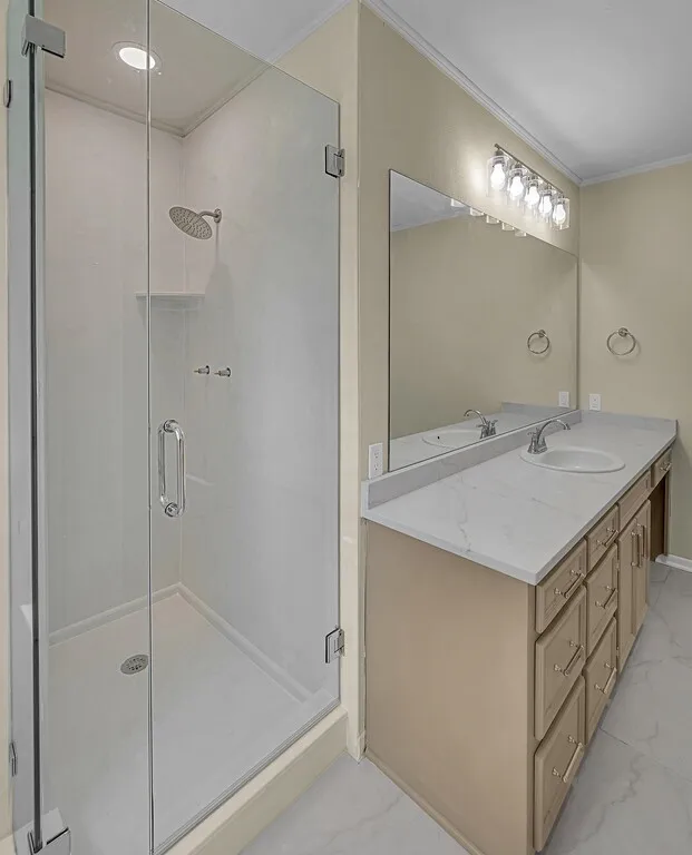 102 S Avenue Q Clifton, TX 76634
