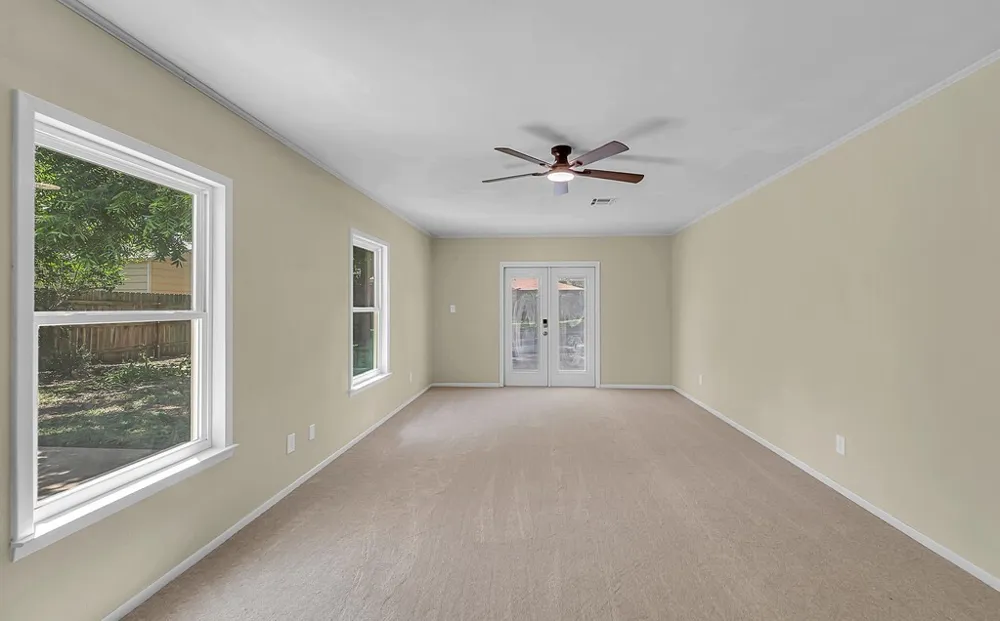 102 S Avenue Q Clifton, TX 76634