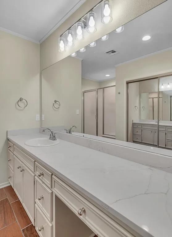 102 S Avenue Q Clifton, TX 76634