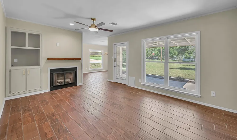 102 S Avenue Q Clifton, TX 76634
