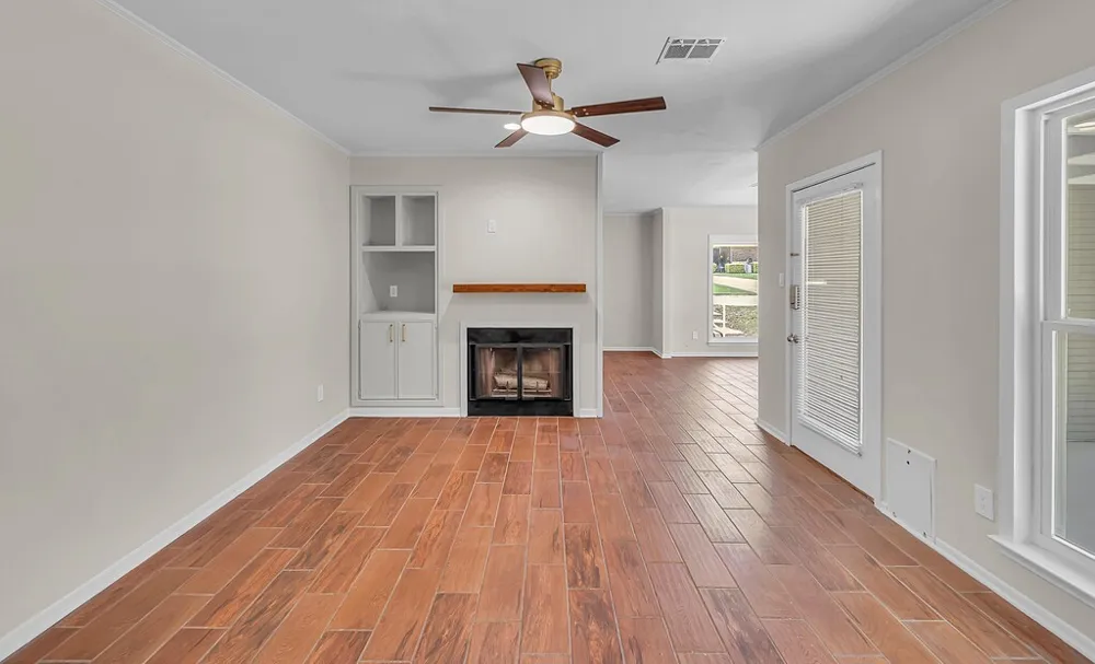 102 S Avenue Q Clifton, TX 76634