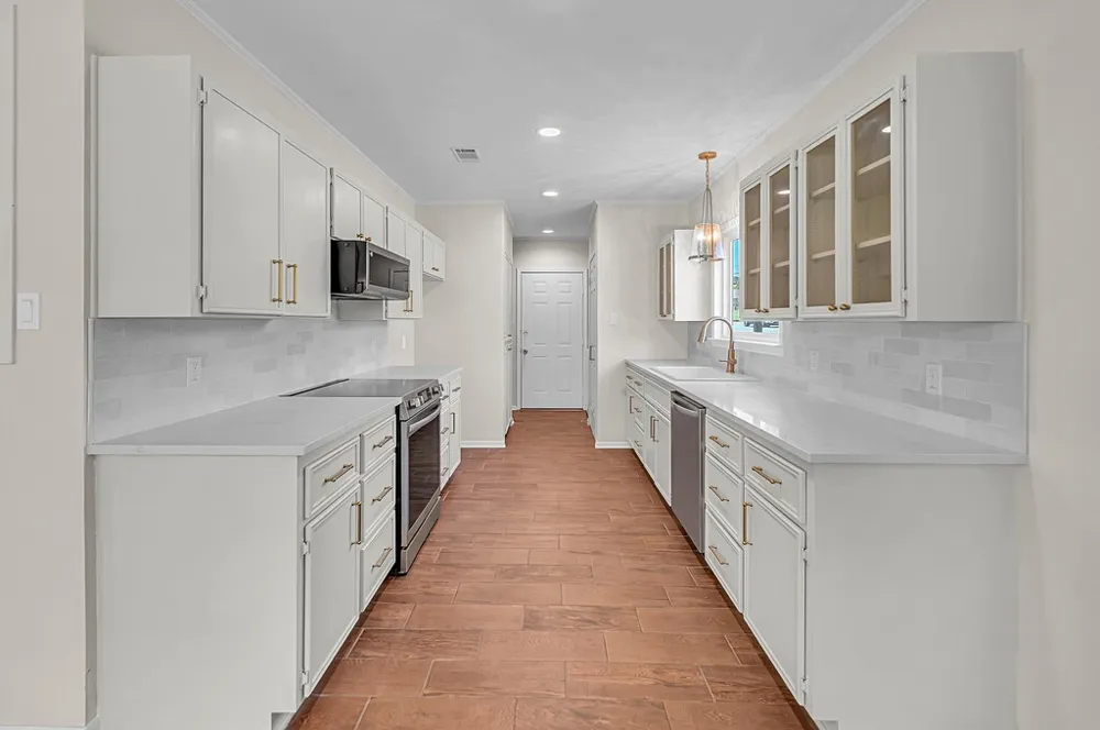 102 S Avenue Q Clifton, TX 76634