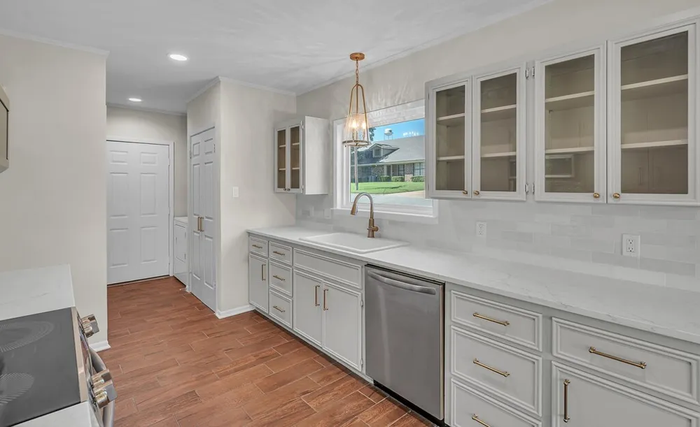 102 S Avenue Q Clifton, TX 76634
