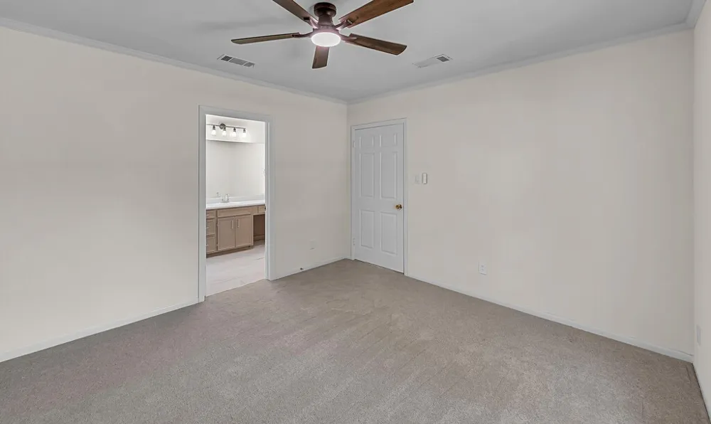 102 S Avenue Q Clifton, TX 76634