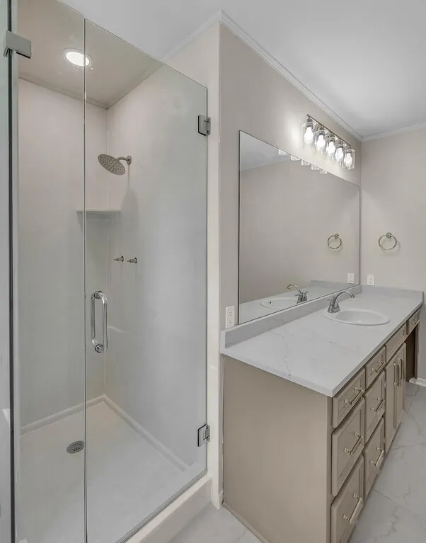 102 S Avenue Q Clifton, TX 76634