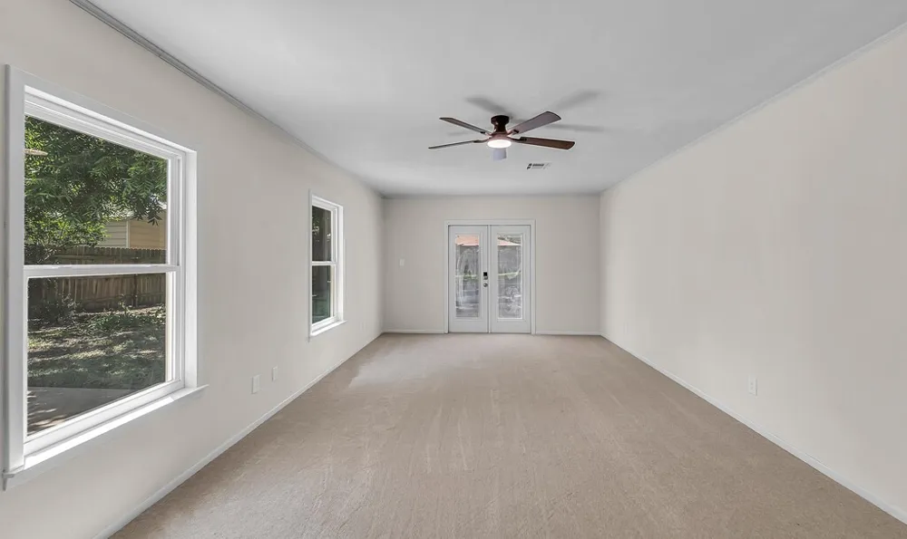 102 S Avenue Q Clifton, TX 76634
