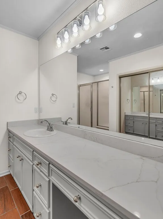 102 S Avenue Q Clifton, TX 76634