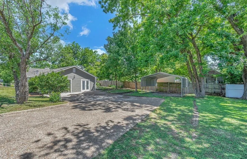 102 S Avenue Q Clifton, TX 76634