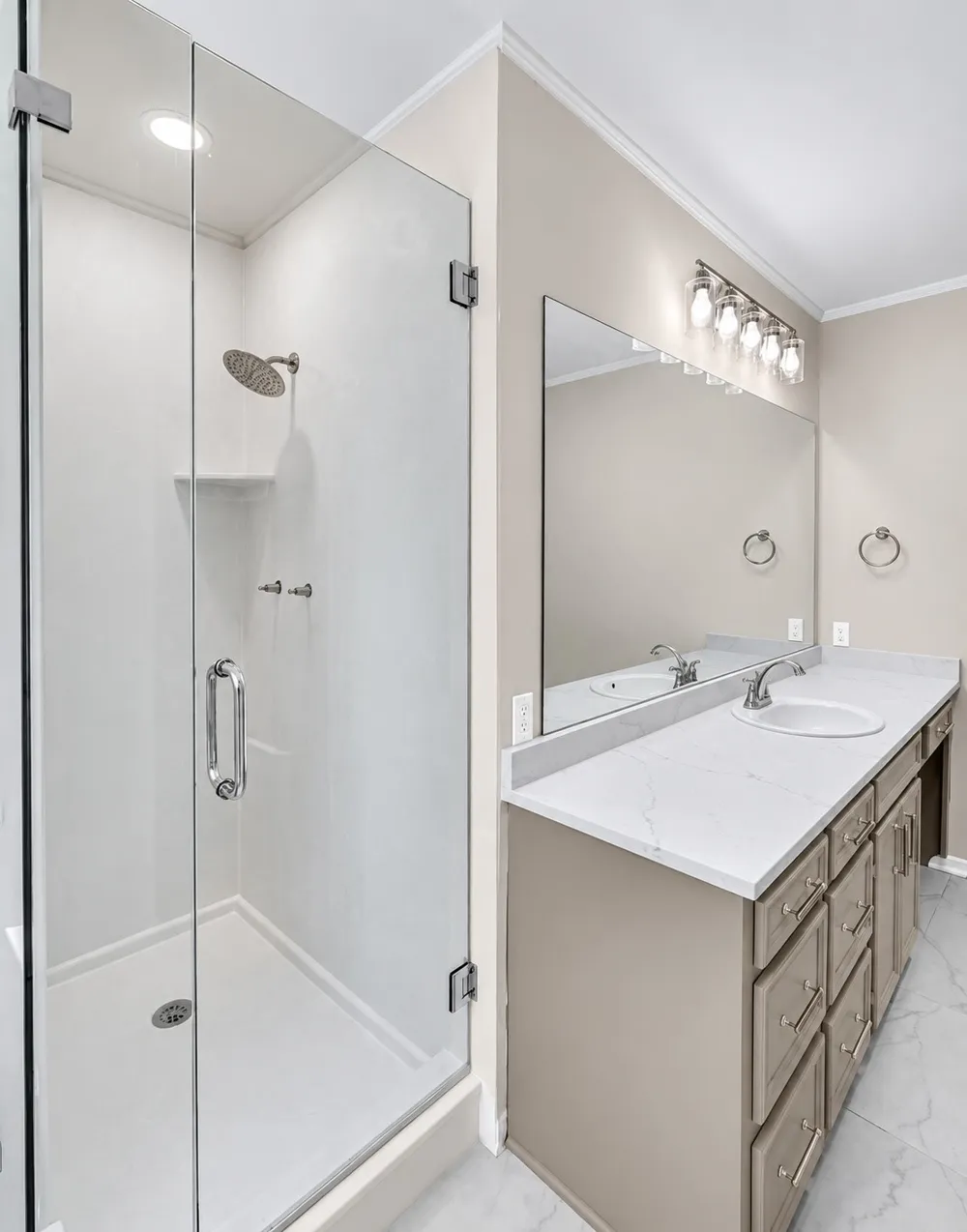 102 S Avenue Q Clifton, TX 76634