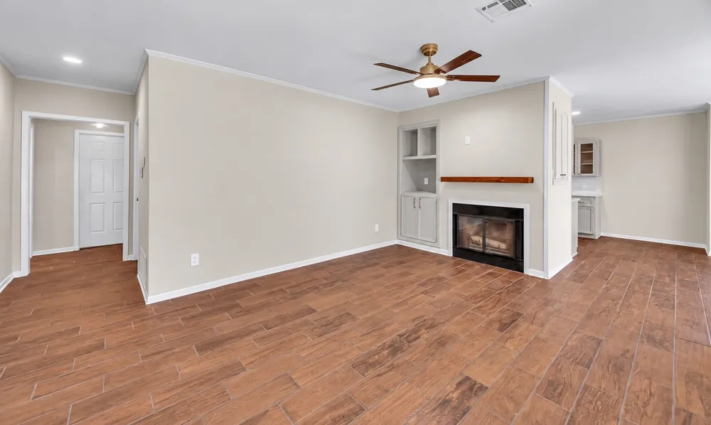 102 S Avenue Q Clifton, TX 76634