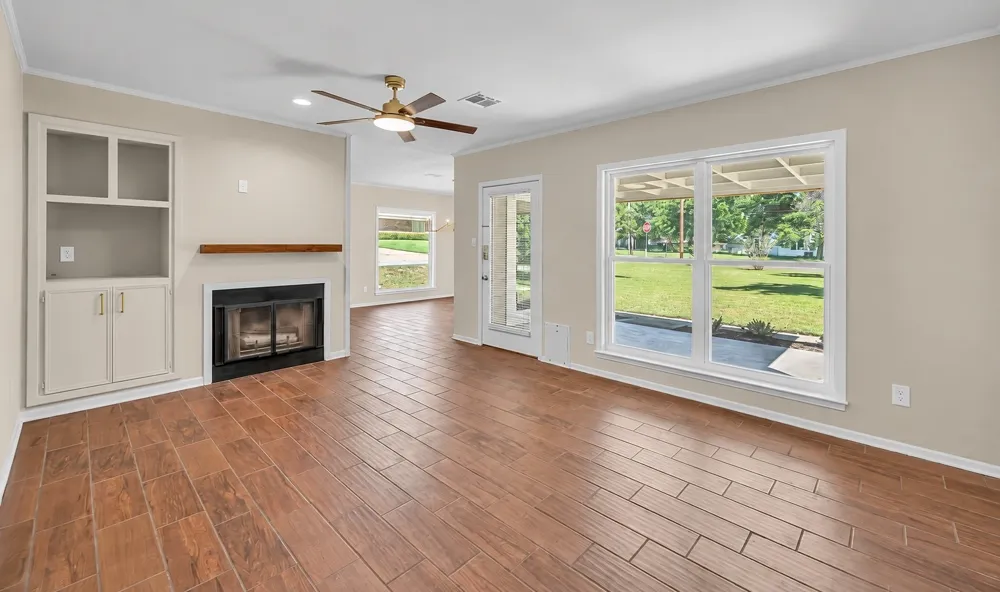 102 S Avenue Q Clifton, TX 76634
