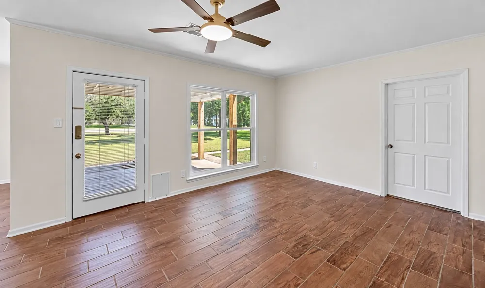 102 S Avenue Q Clifton, TX 76634