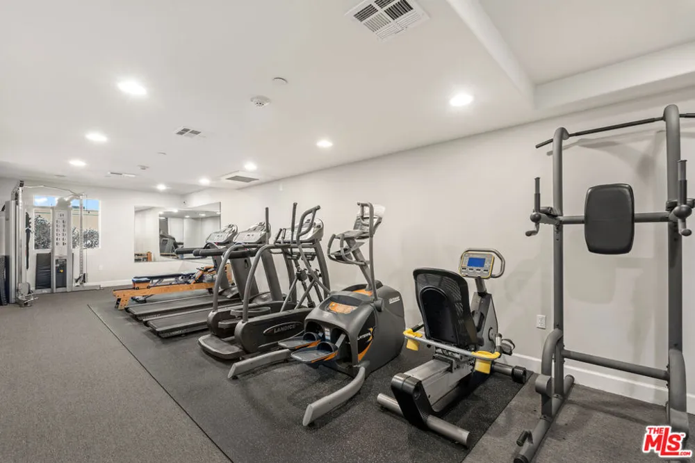 14412 Killion Street #205 Sherman Oaks, CA 91401