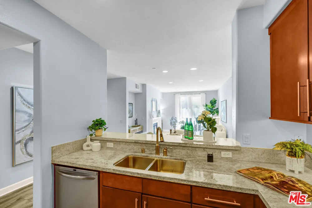 14412 Killion Street #205 Sherman Oaks, CA 91401