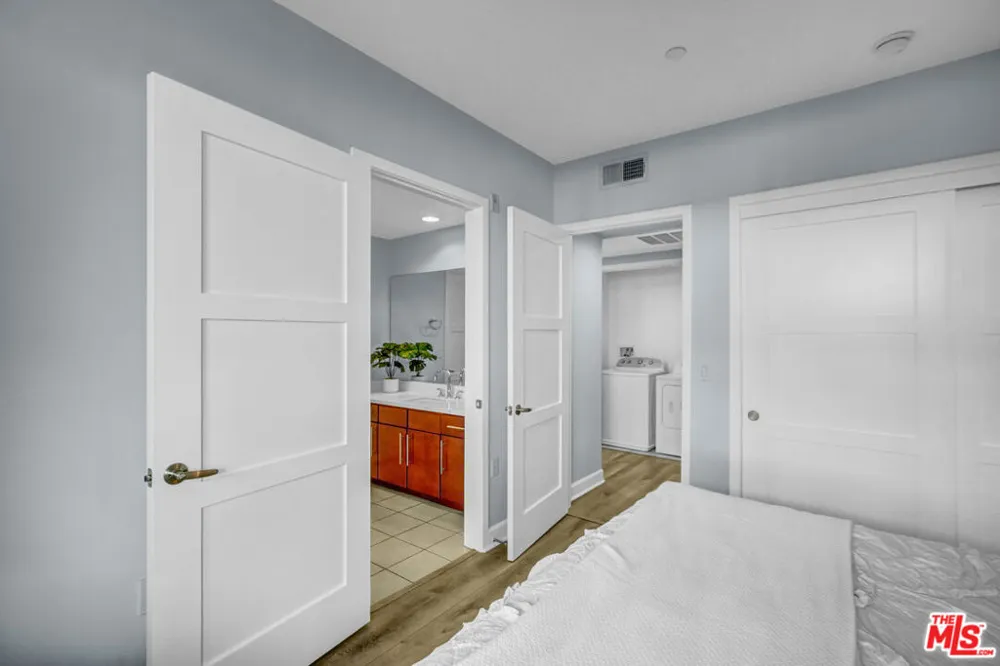 14412 Killion Street #205 Sherman Oaks, CA 91401