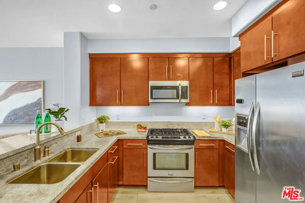 14412 Killion Street #205 Sherman Oaks, CA 91401