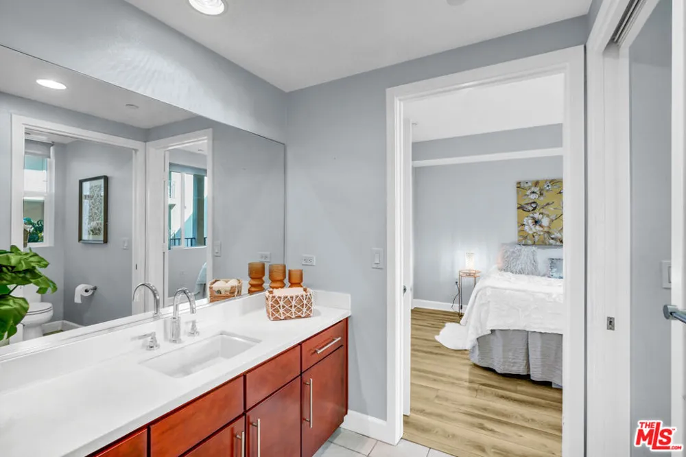 14412 Killion Street #205 Sherman Oaks, CA 91401