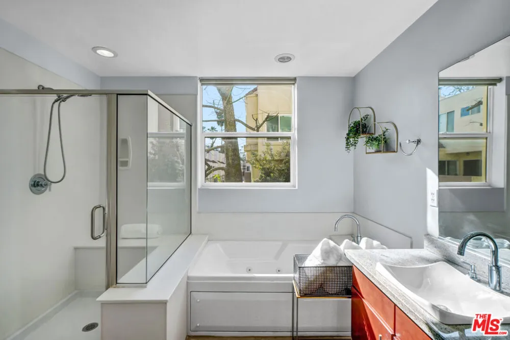 14412 Killion Street #205 Sherman Oaks, CA 91401
