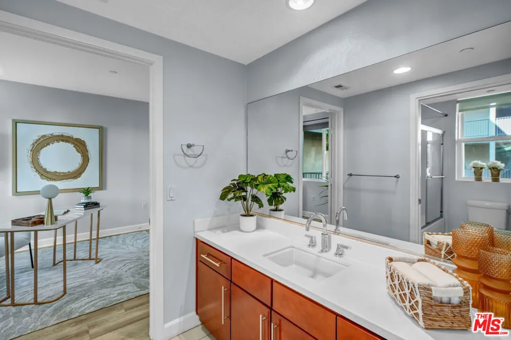 14412 Killion Street #205 Sherman Oaks, CA 91401