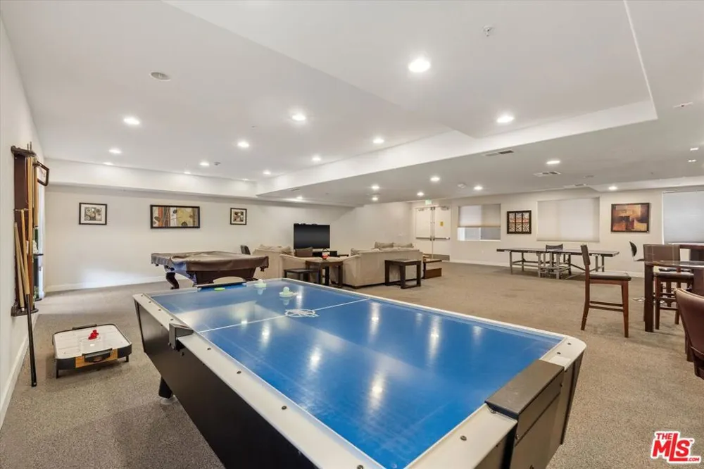 14412 Killion Street #205 Sherman Oaks, CA 91401