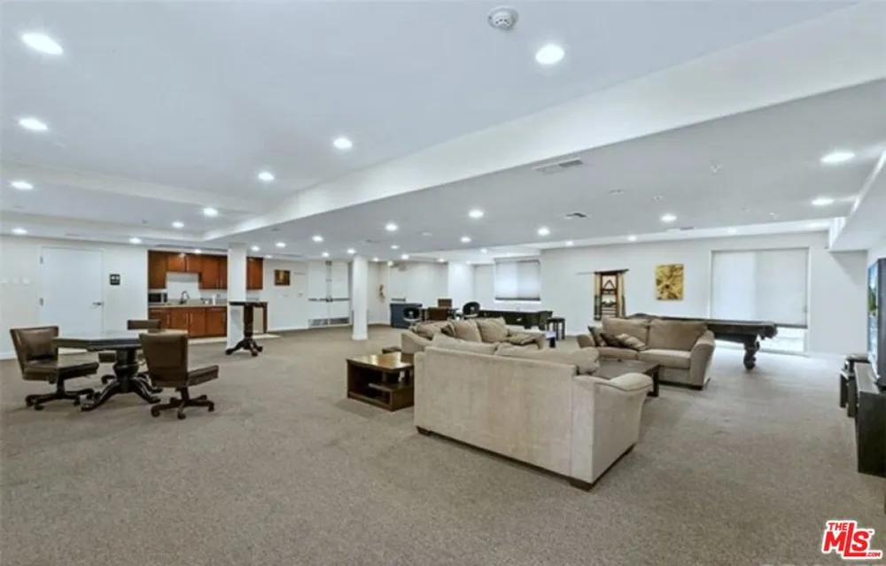 14412 Killion Street #205 Sherman Oaks, CA 91401