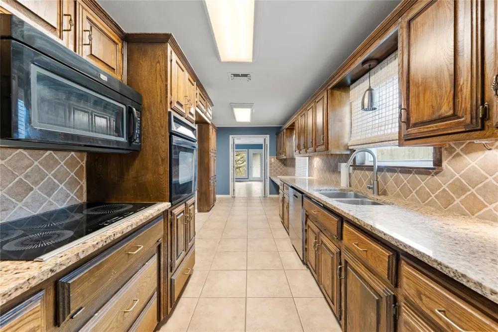 740 Wedgewood Drive Woodway, TX 76712