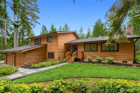 1093 NW Mushroom Lane